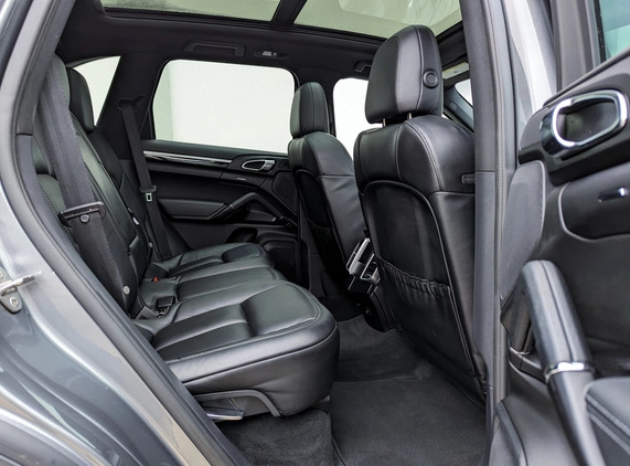 Porsche Cayenne cena 149000 przebieg: 110000, rok produkcji 2017 z Gdynia małe 277